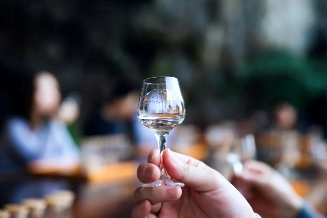 酱酒粮食酒辨别方法 看